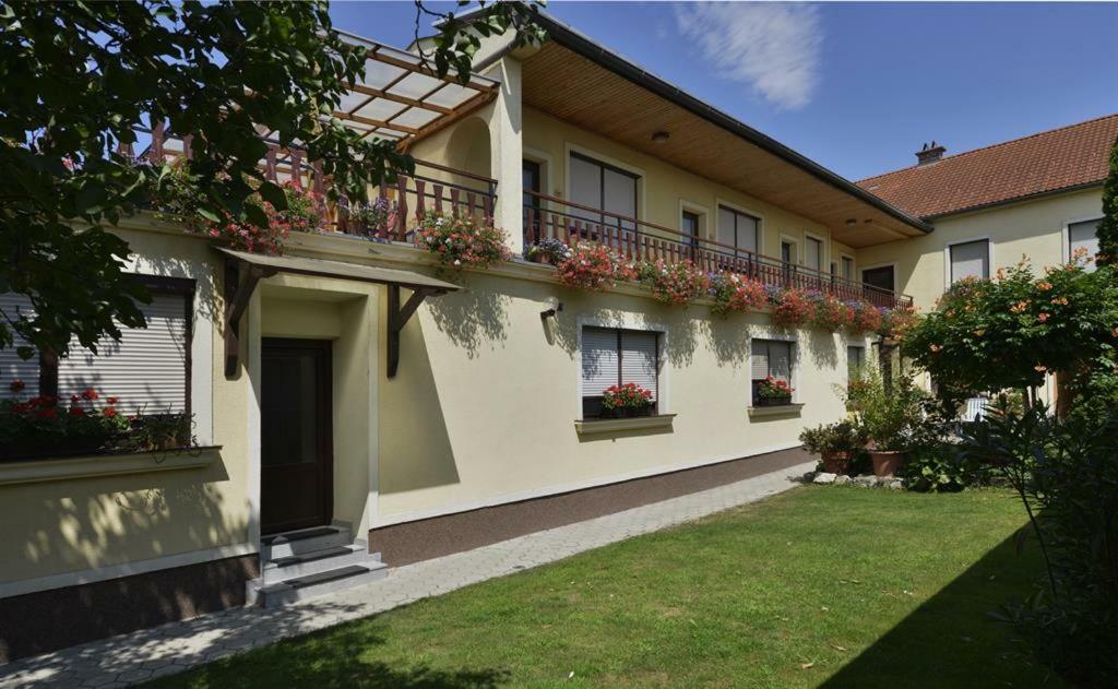 Blumenhof Wegleitner Hotel Illmitz Exterior foto